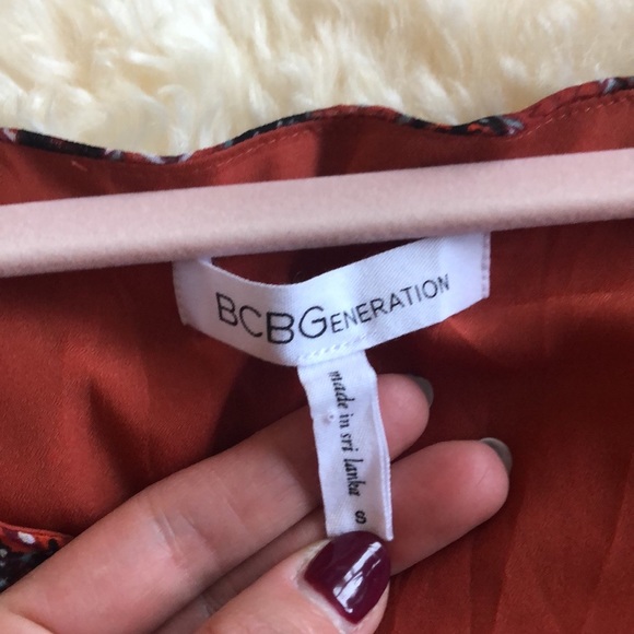 BCBG GENERATION cold shoulder tapestry printed romper. Size S. In rusty coral. - Picture 13 of 15